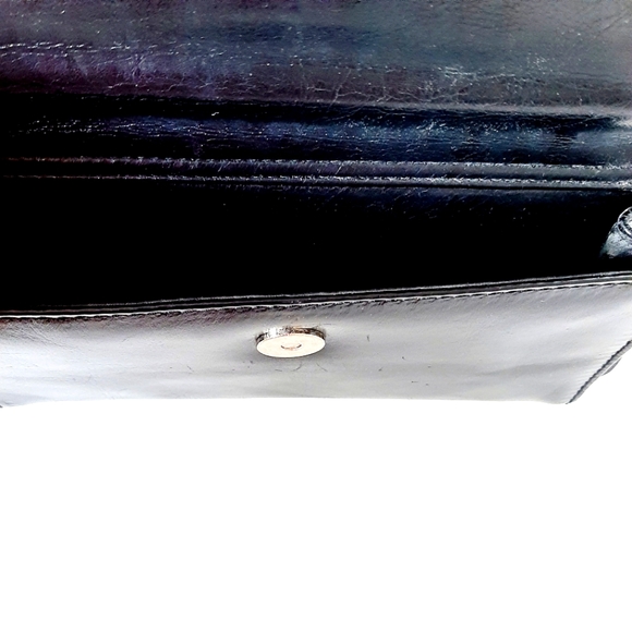 Diverso Leather Crossbody Bag - Picture 8 of 11